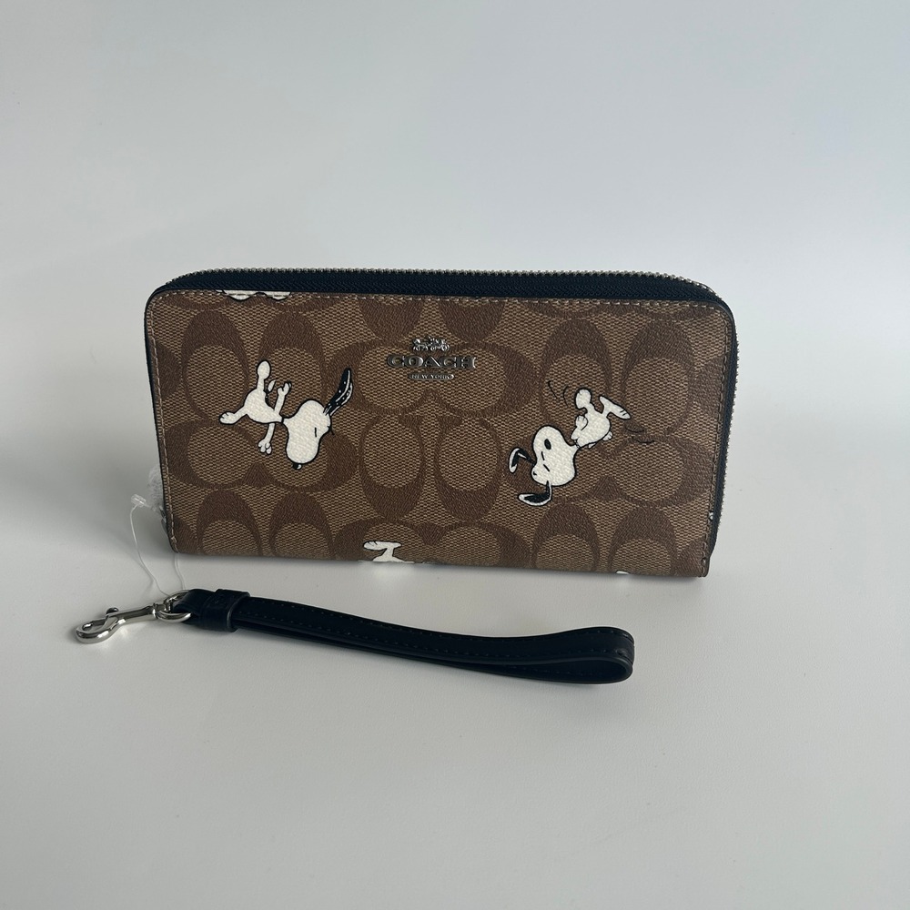 Coach Peanuts Snoopy Large Zippy Wallet Khaki Multi Canvas Wristlet C4596
